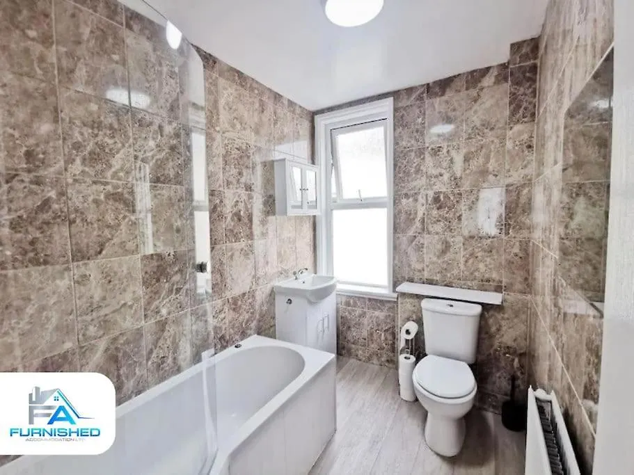 4 Bedroom House - Contractors Welcome 스카버러